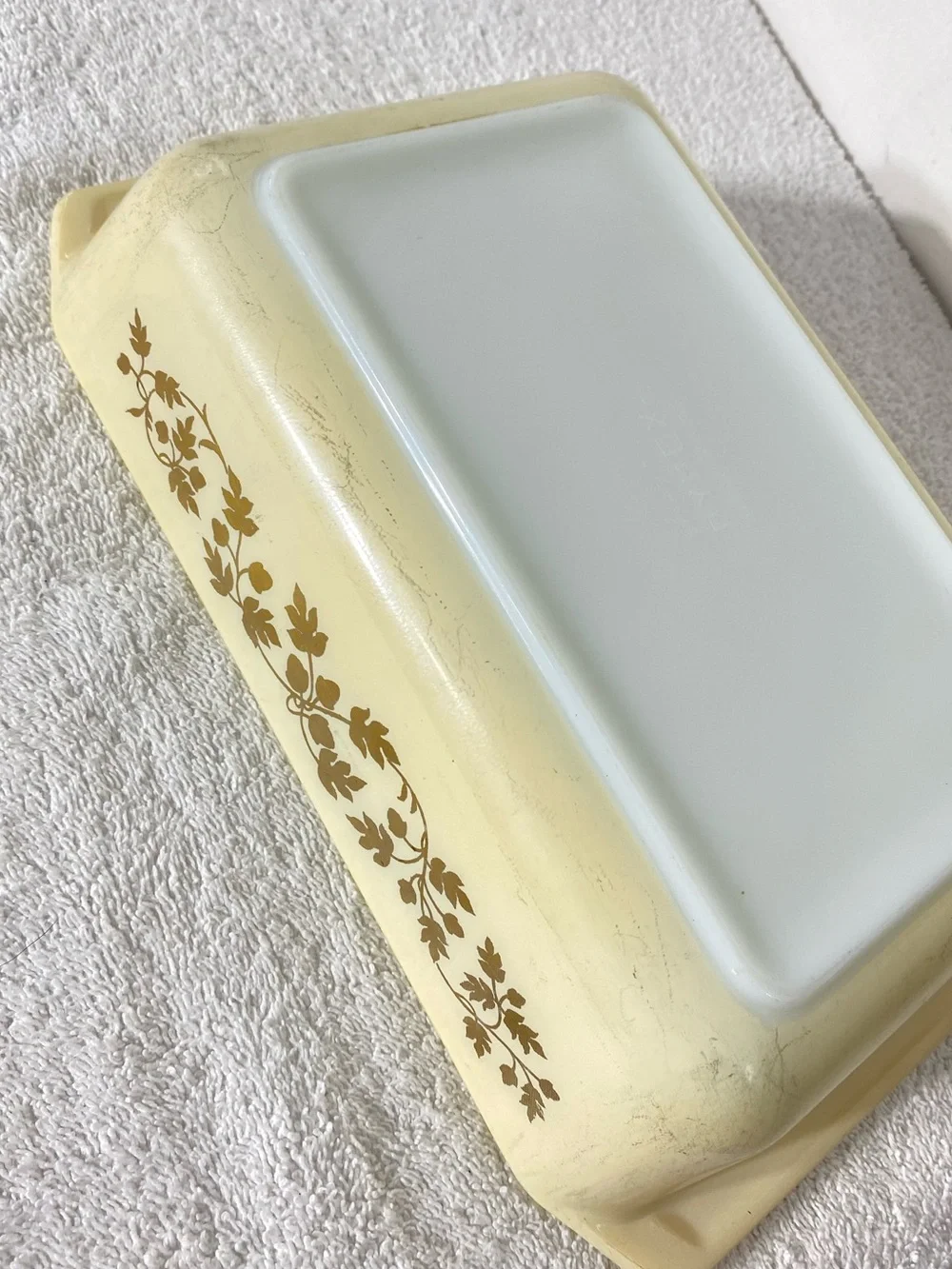 Vintage 1960–1963 PYREX Golden Acorn #575-B 2 Quart Space Saver Baking Dish - Picture 10 of 16